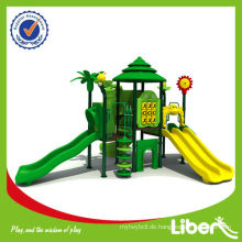 Neu gestalteter Outdoor-Kinderspielplatz mit mehreren Slides Woods Serie LE.SL.001